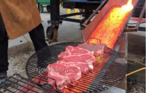 游客遭遇“烧烤刺客”：我的长相成了宰客理由？😡